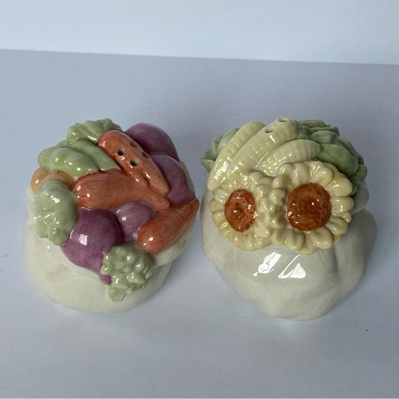 Vegetable Ceramic Salt & Pepper Shakers Ceramic EUC Sunflower Carrots Cabbages - Picture 13 of 13